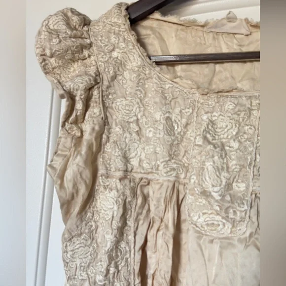 Designers original satin silk heavy thread embroidered mini frill dress - Picture 3 of 5